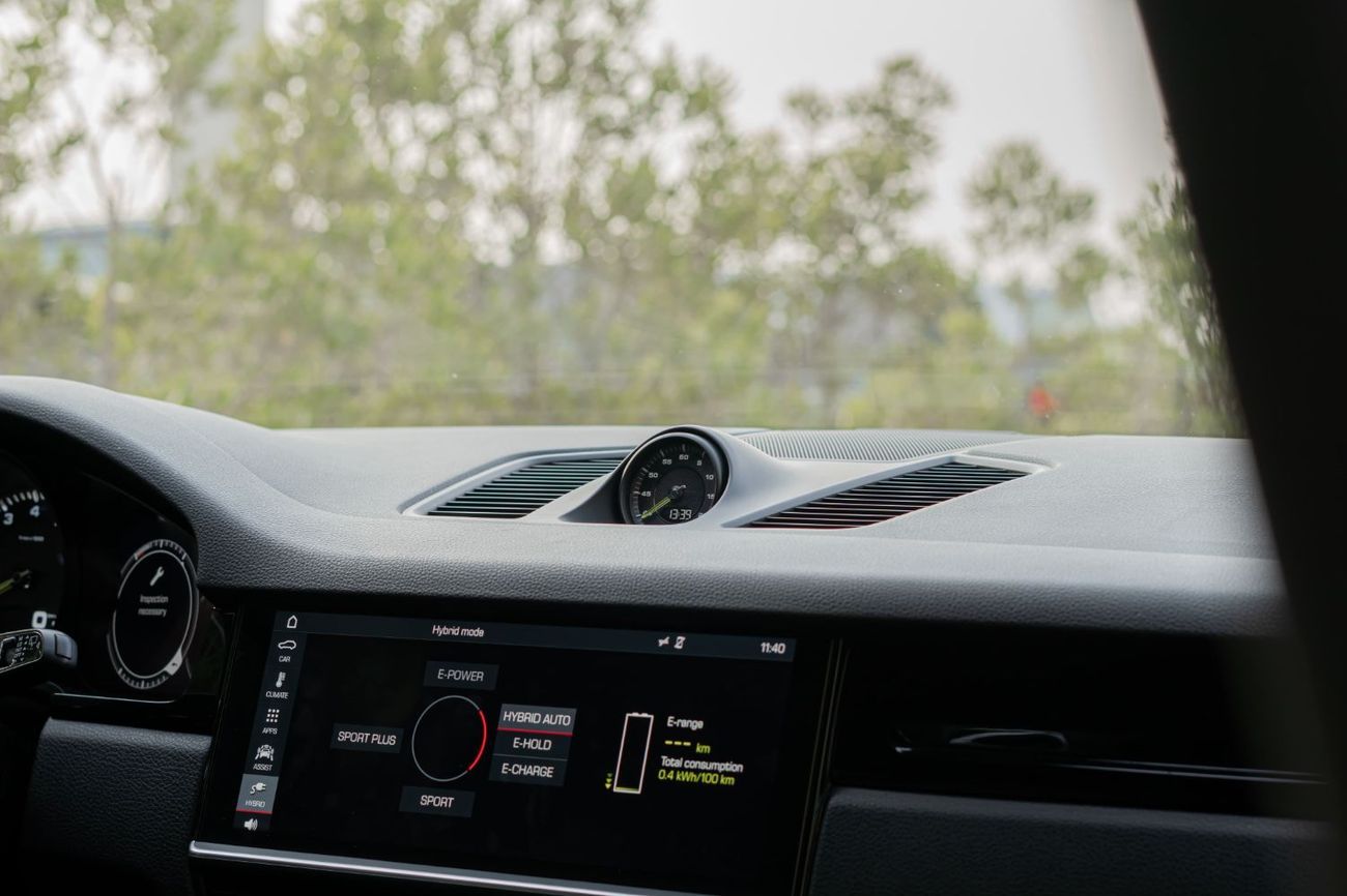 Porsche Cayenne E-Hybrid 3.0L (355 HP)