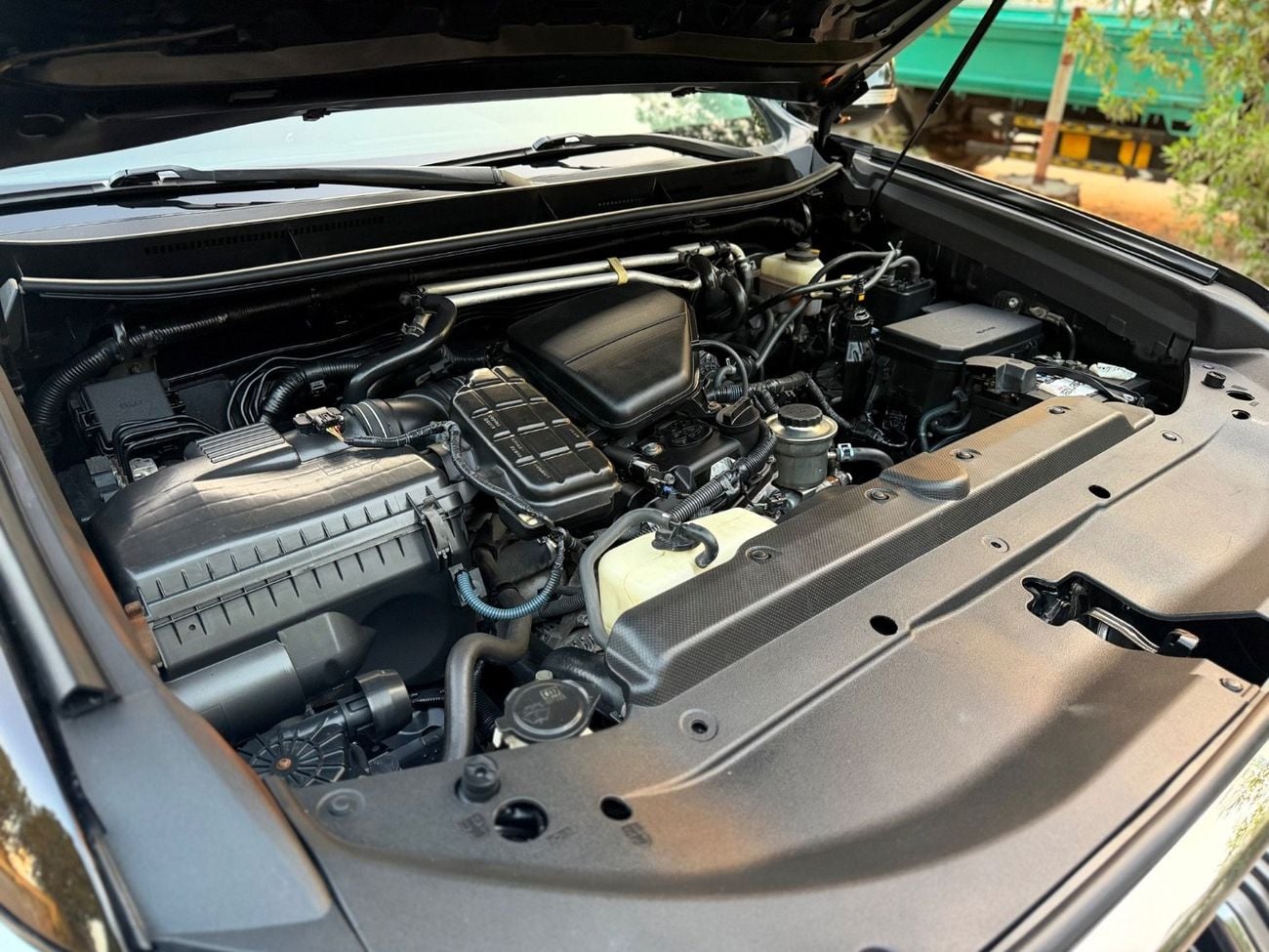 تويوتا لاند كروزر VXR محرك VXR V4 سعة 2.7 لتر بتصميم مُحسّن لعام 2023، تصميم خارجي وداخلي كامل المواصفات
