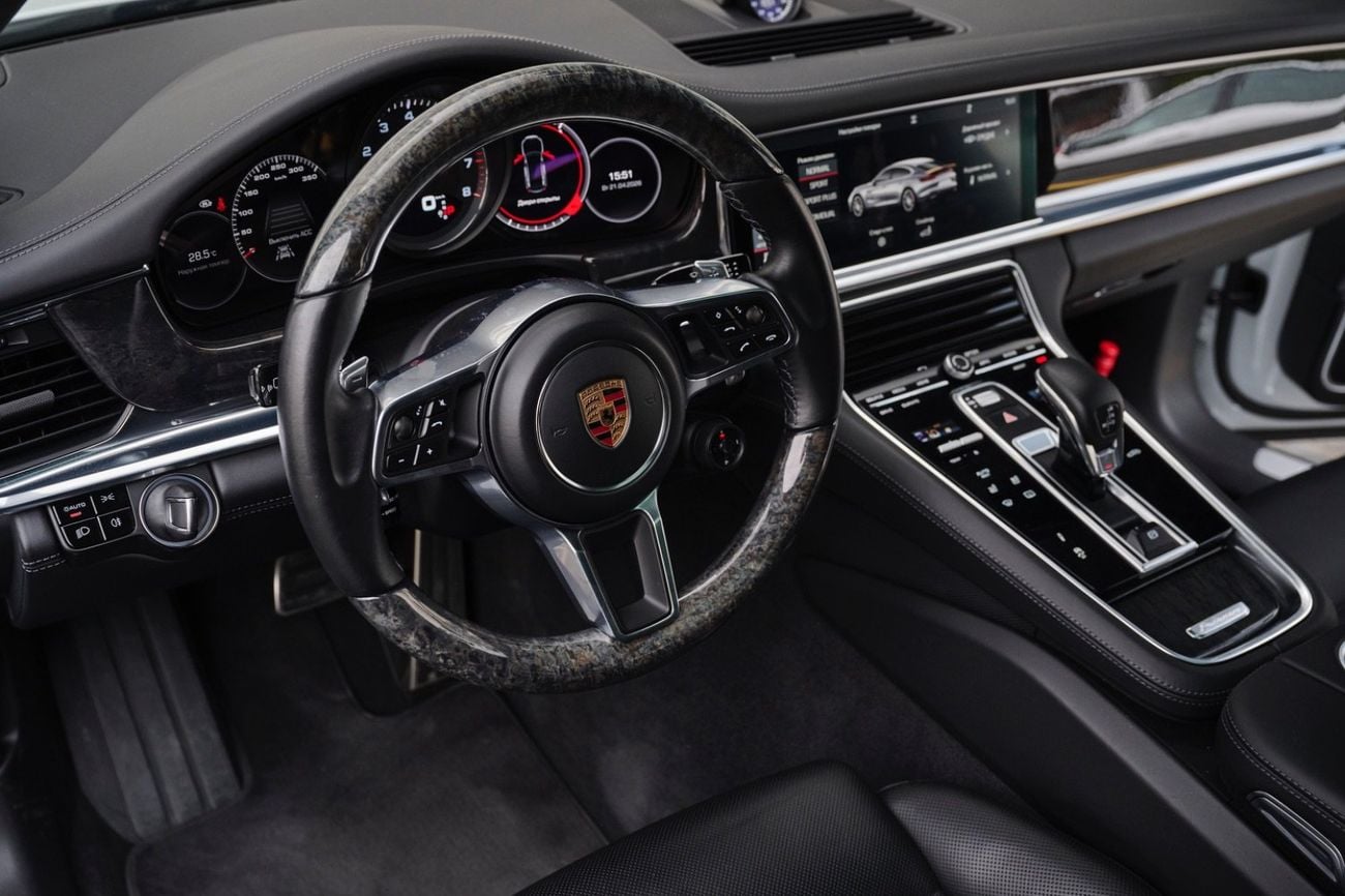 Porsche Panamera Turbo 4.0L AWD