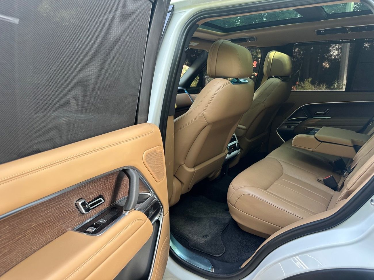 Land Rover Range Rover LWB HSE P530 4.4L HSE P530 4.4L | 2023 | GCC Specs | V8 530 HP | Full Service History | Perfect Cond