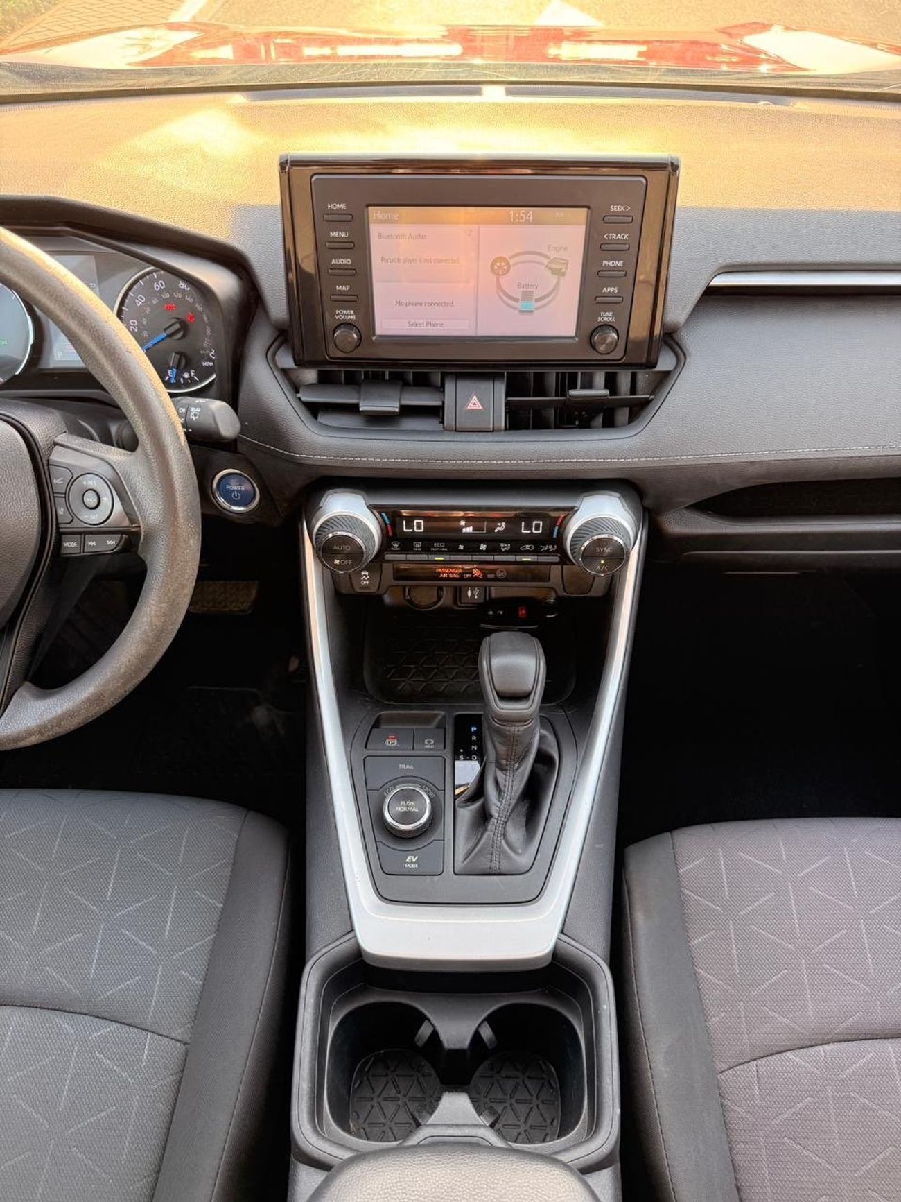 Toyota RAV4 XLE 2.5L hybrid Full option