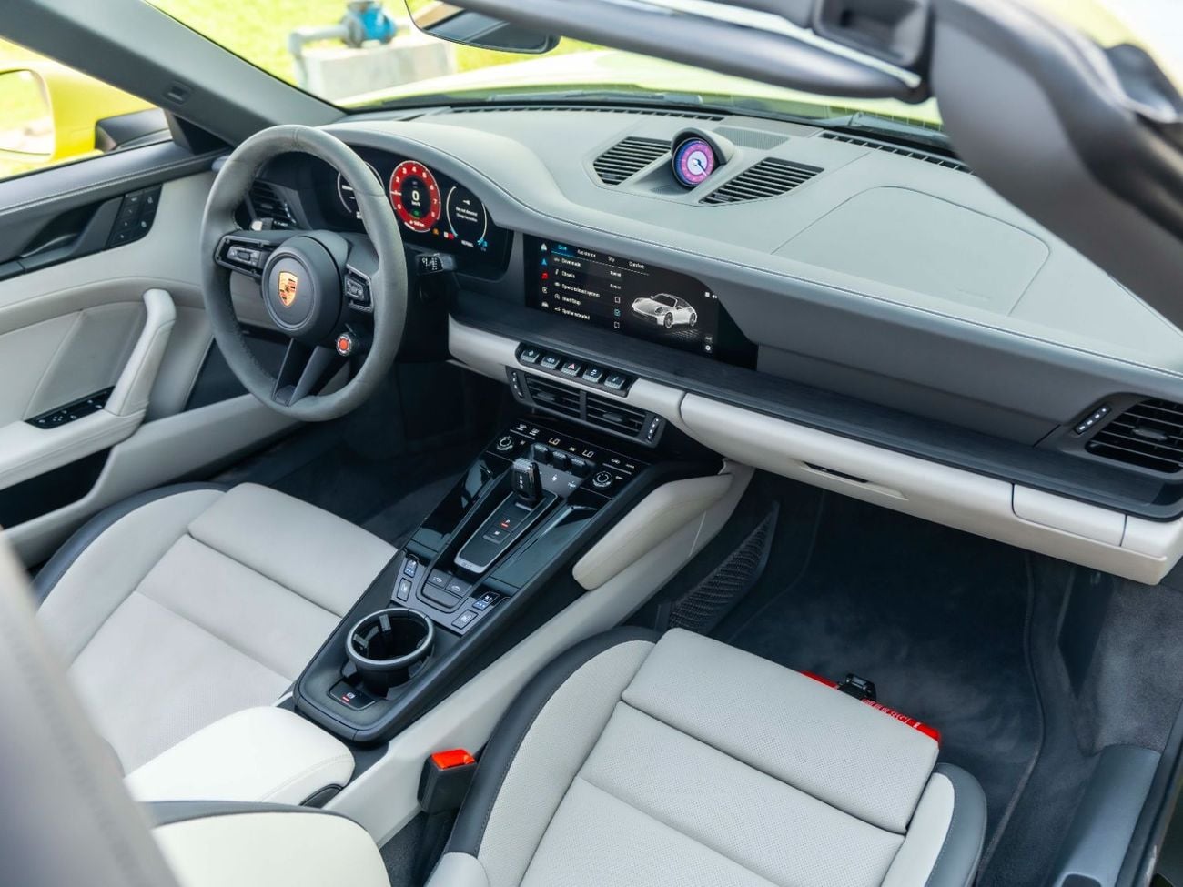 Porsche 911 Targa 4GTS 3.0L (450 HP)