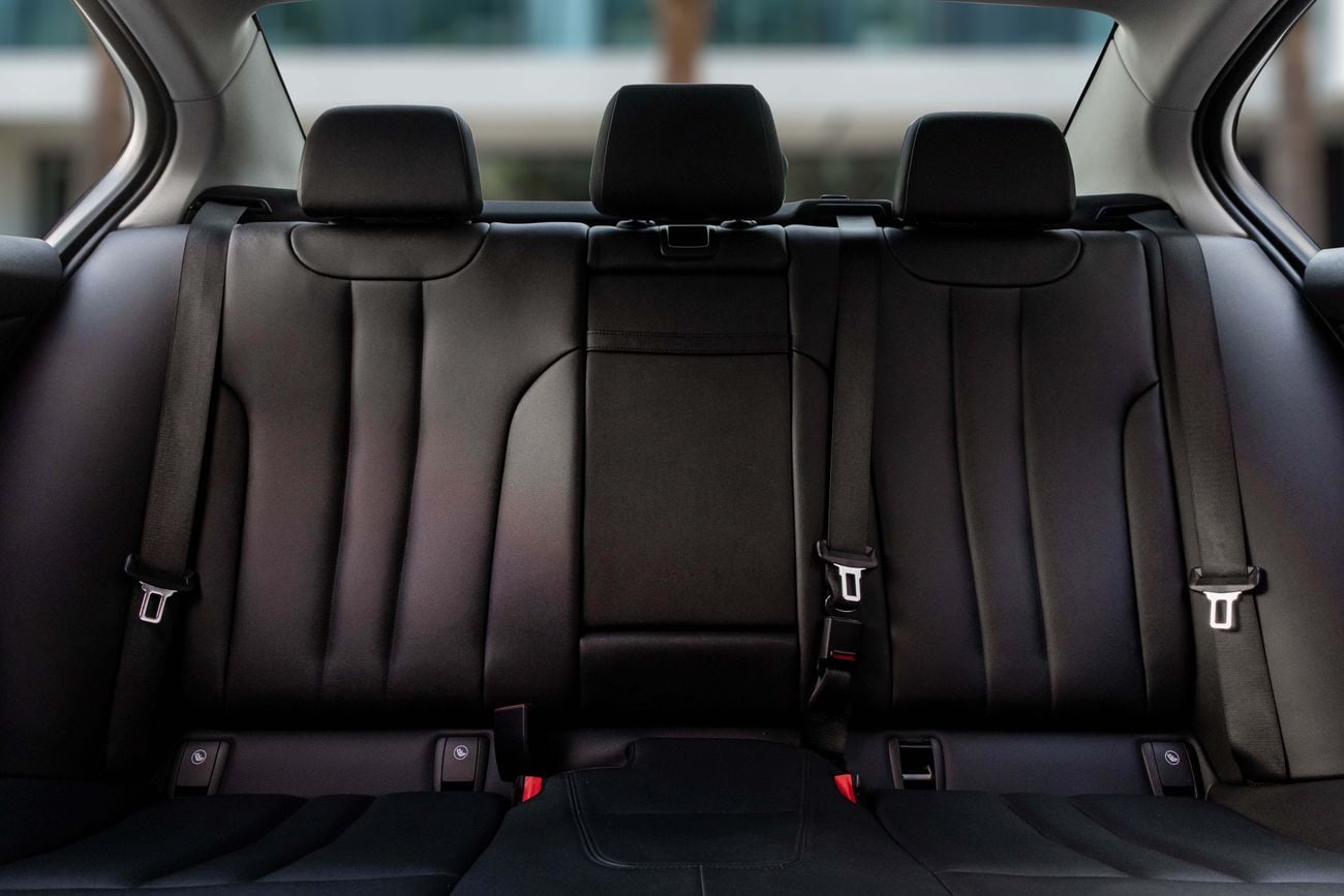 BMW 520i 520i | 1,713 P.M | 0% Downpayment | BMW HISTORY | UNDER WARRANTY!