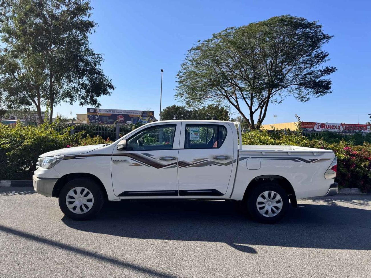 تويوتا هيلوكس 2025 HILUX 4X2 2.7L PETROL MT BASIC PWR WIN BRAND NEW 0KM