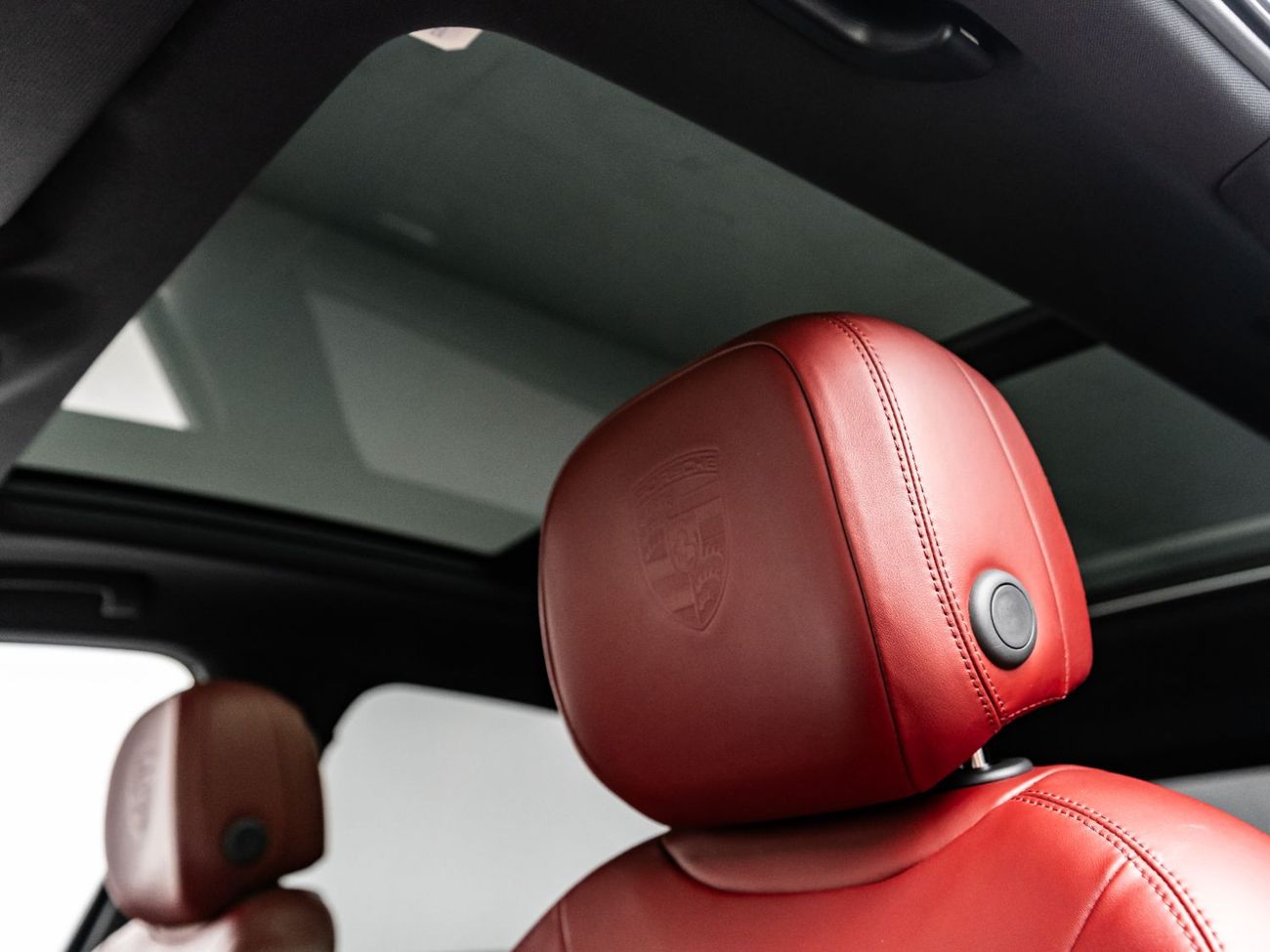 Porsche Cayenne Std 3.0L (340 HP) 2019 Porsche Cayenne SUV, Blackline Warranty, Full Service History, GCC