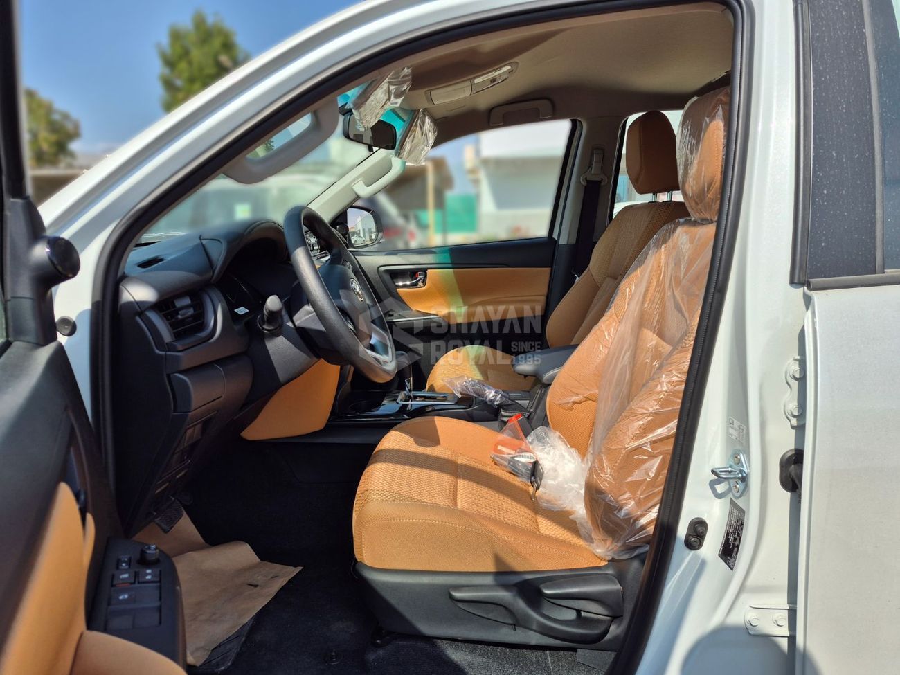 Toyota Fortuner STANDARD 2.7L PETROL 4WD AT 7-SETAS 2026MY