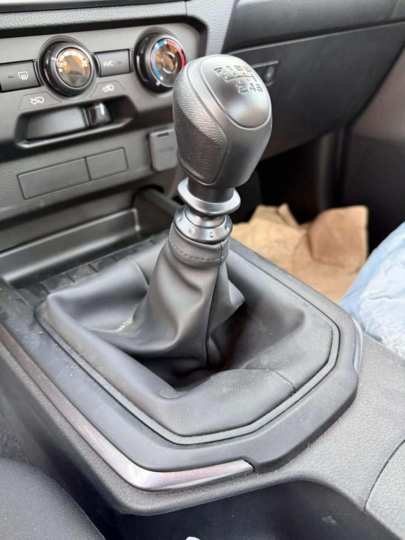 Isuzu DMax ISUZZ -D-MAX - SiNGLE CAB - 4x2 - 1.9L - DiESEL - 2026 - RED