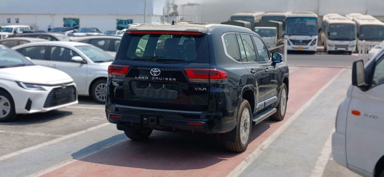 تويوتا لاند كروزر VXR 3.5L Petrol 2026YM