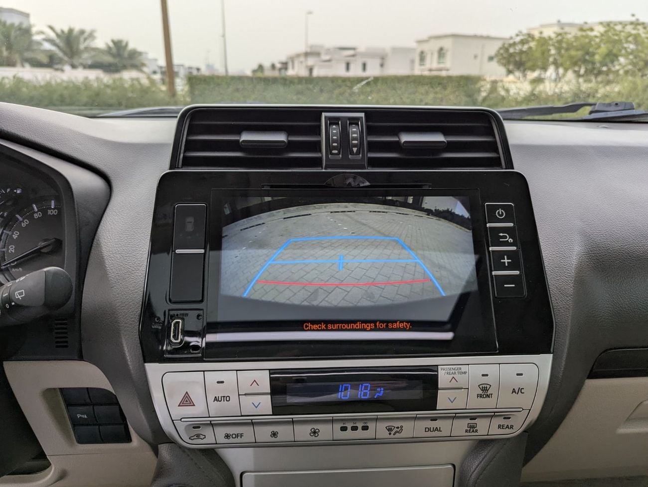 تويوتا برادو Toyota Prado v6 4.0L Petro engine LHD white colour