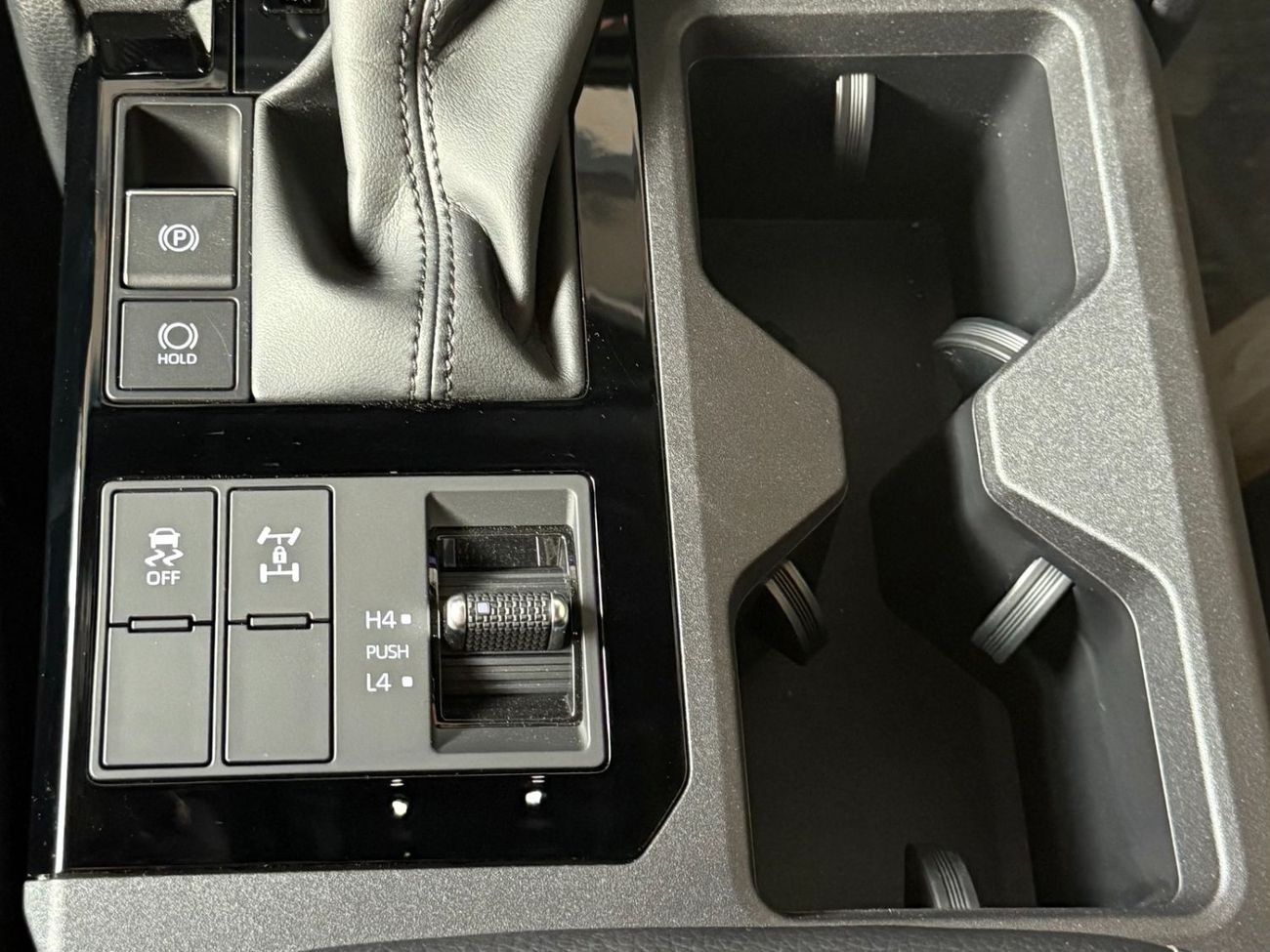 Toyota Prado 2026 PRADO 2.4 TURBO SUNROOF BLACK INTERIOR