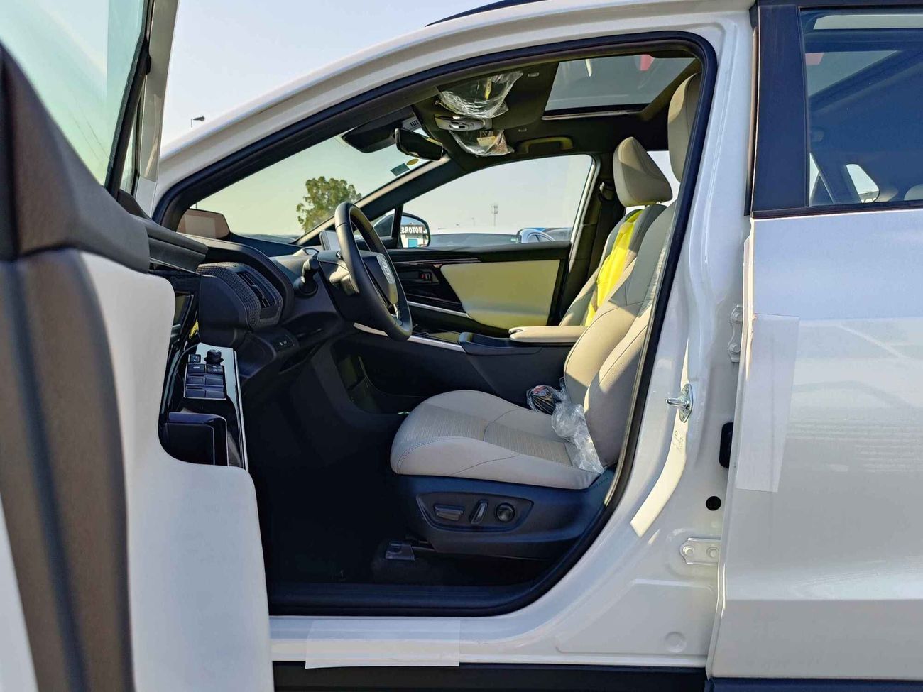 Toyota bZ4X LONG RANGE PRO / SUNROOF / 360* CAMERA / ELECTRIC CAR (CODE #  67940)