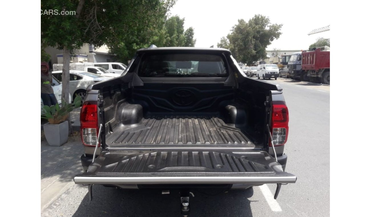 تويوتا هيلوكس Hilux pickup RIGHT HAND DRIVE (Stock no PM 667 )