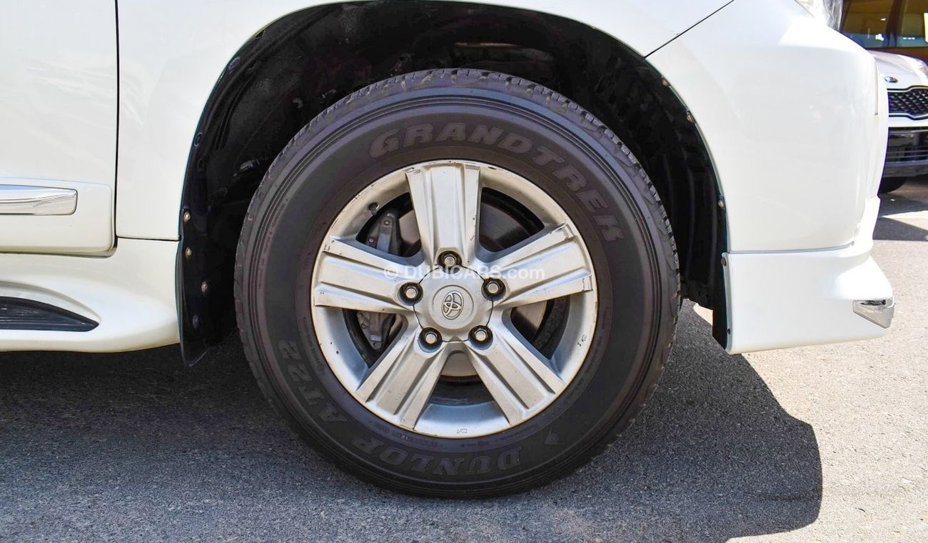 Toyota Land Cruiser GXR V8