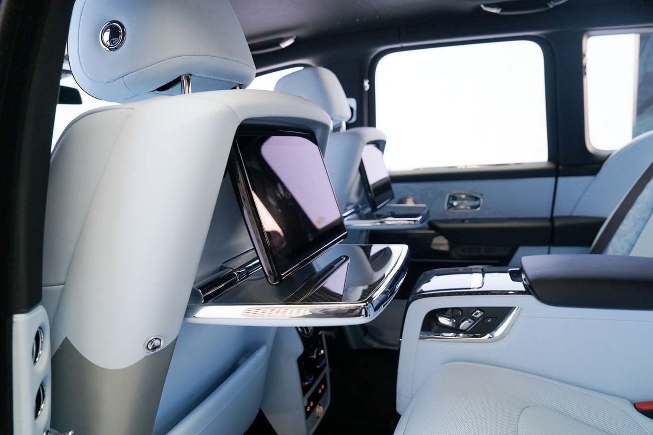 رولز رويس كولينان BLACK BADGE