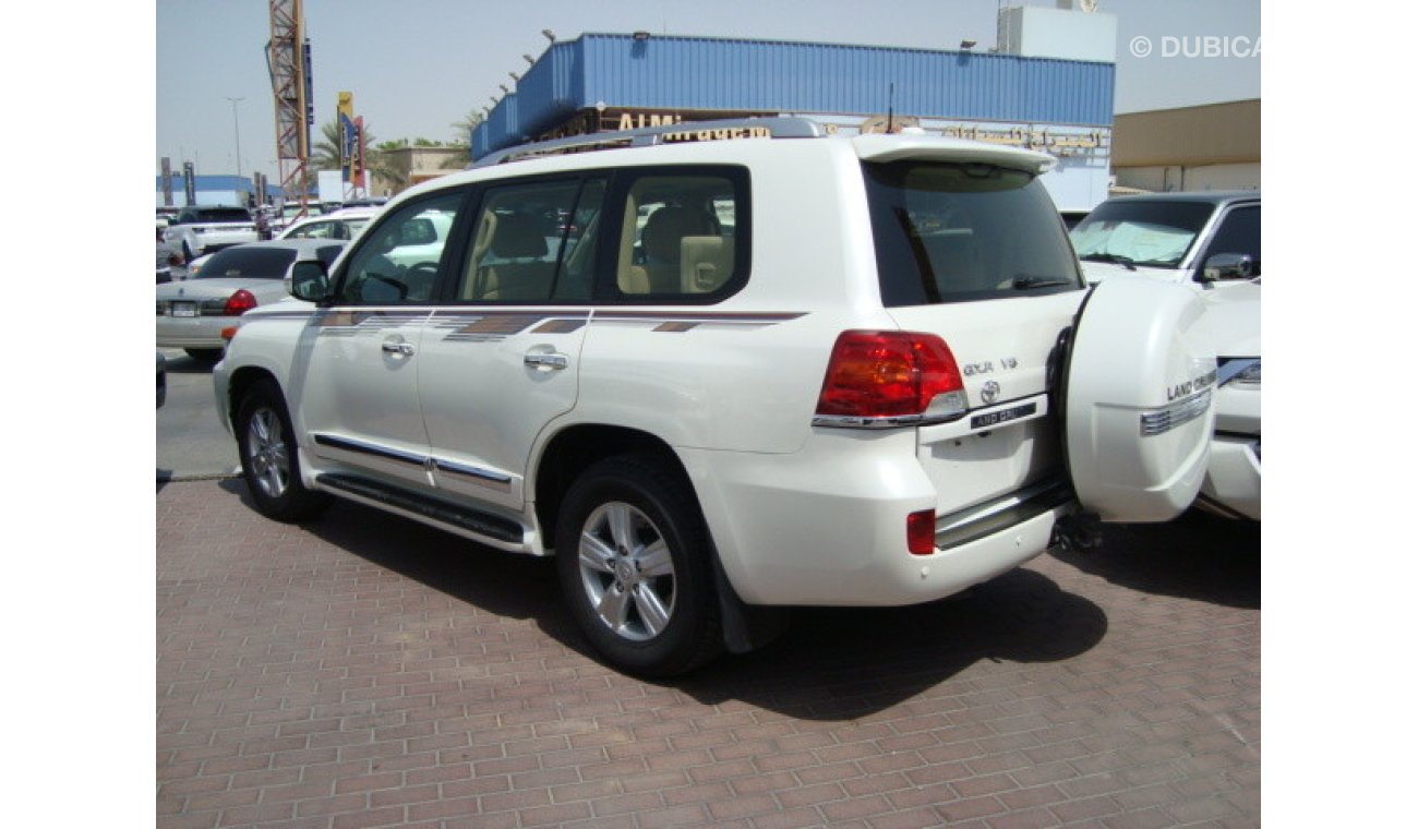 Toyota Land Cruiser GXR V8