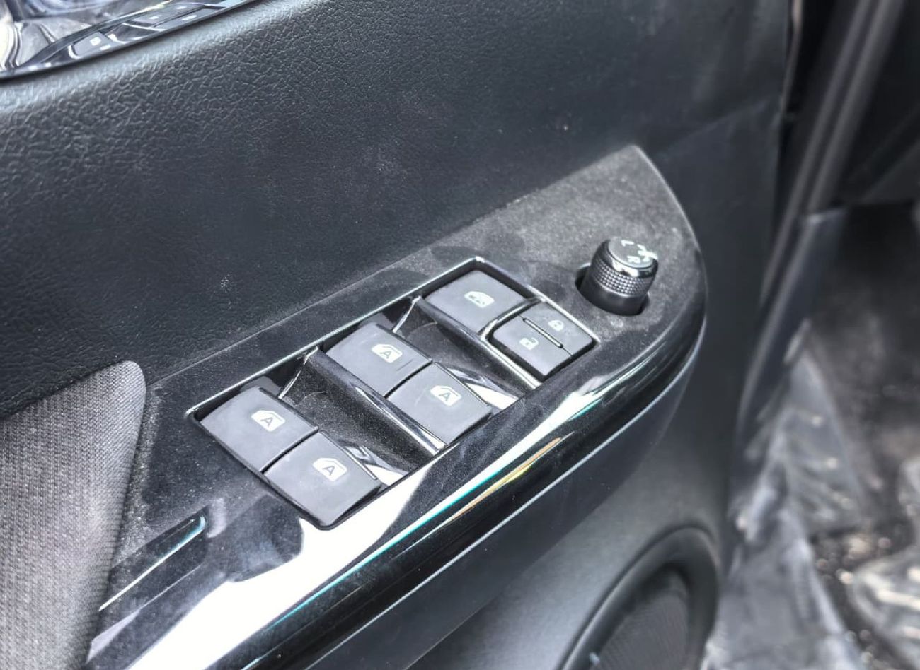 تويوتا هيلوكس TOYOTA HILUX 2.7L PETROL RWD  MANUAL TRANSMISSION