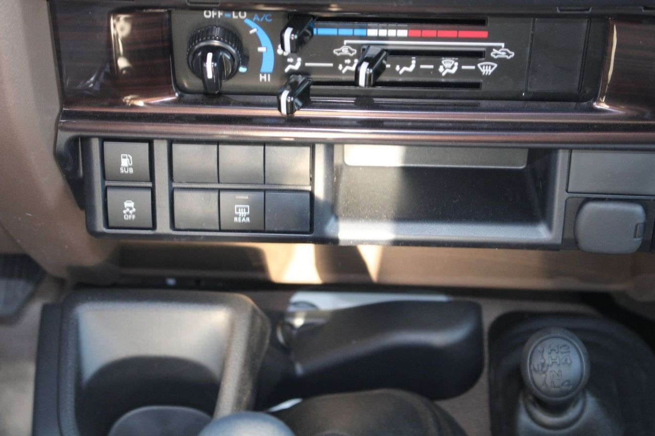 تويوتا لاند كروزر 70 LC78 2.8 MT 2025 basic options