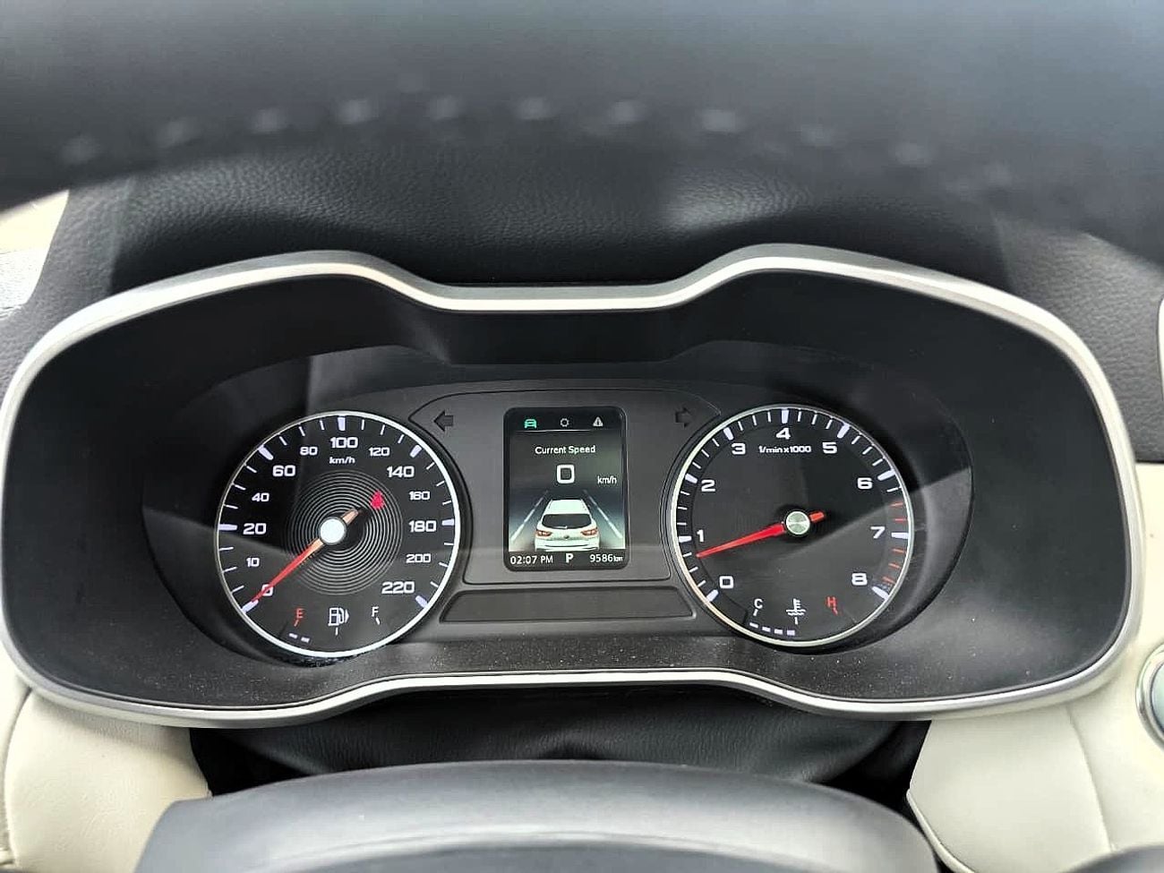 MG ZS LUXURY  1.5L A/T SUV  FWD  GCC