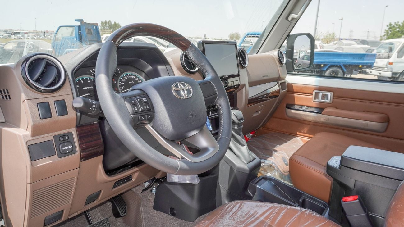 تويوتا لاند كروزر 70 LX 4.0 L V6