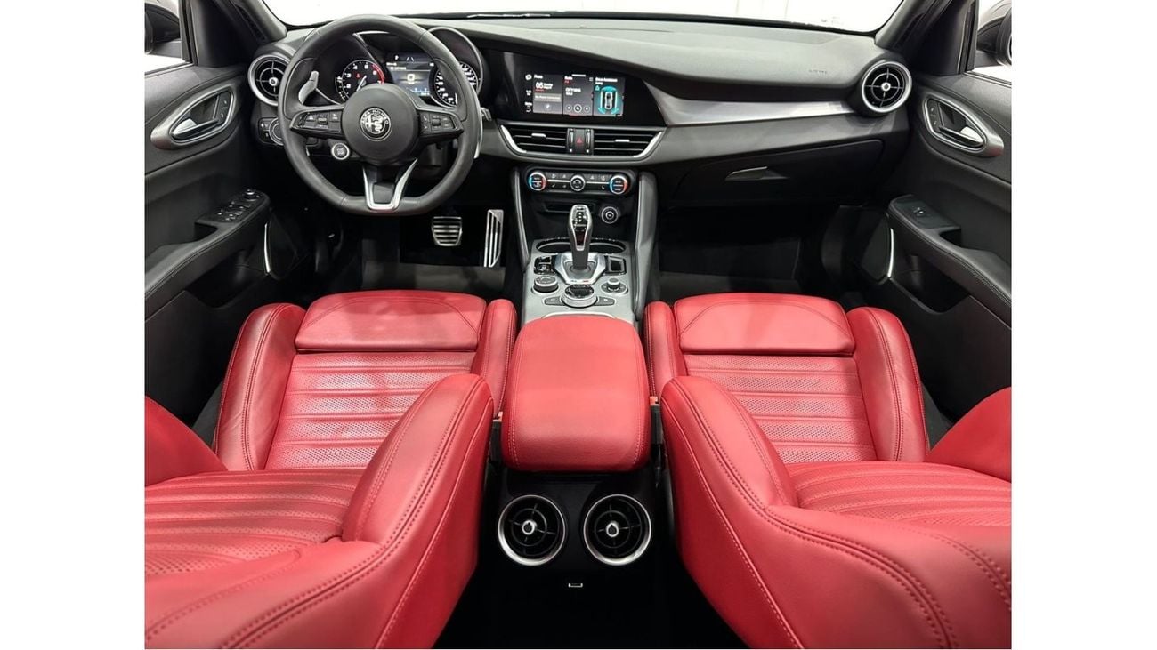 ألفا روميو جوليا 2023 Alfa Romeo Giulia Veloce Q2, 2028 Agency Warranty + Service Contract, GCC