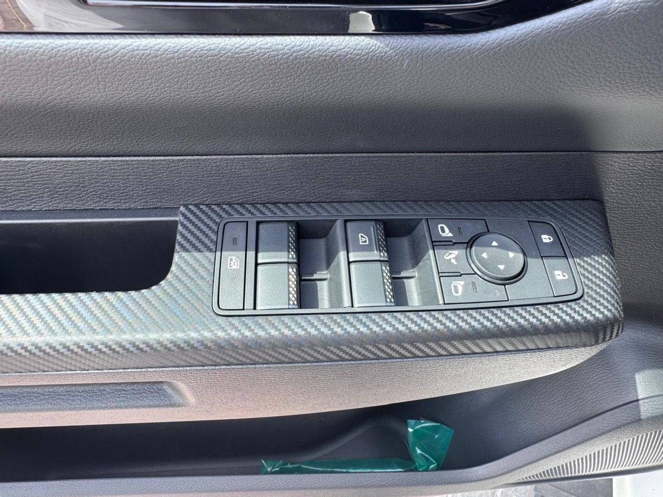 ميتسوبيشي L200 MITSUBISHI L200 Petrol Double Cabin 4WD 5MT 2.5L GLX -FULL OPTION_White