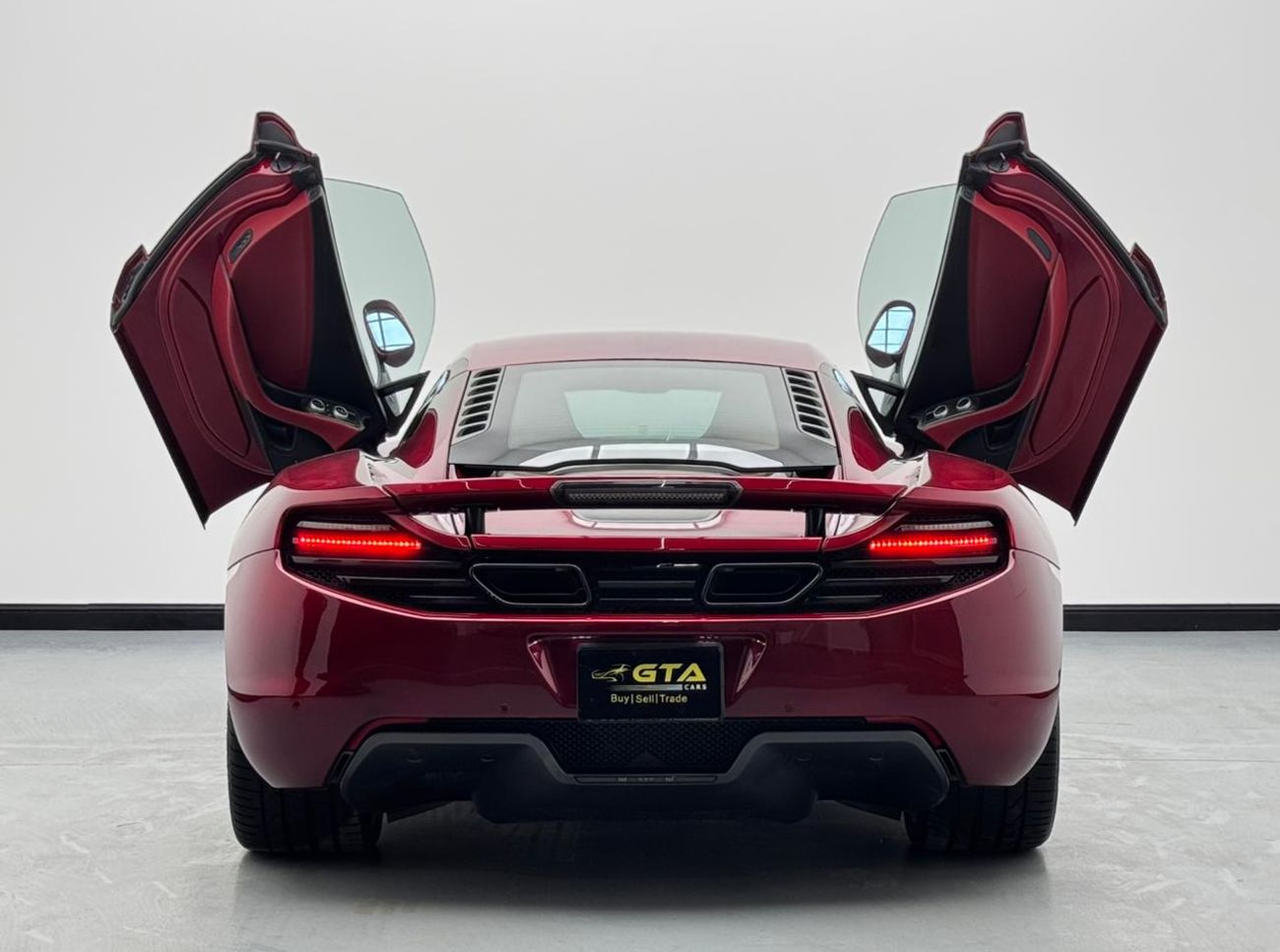 مكلارين MP4-12C 2012 McLaren MP4-12C, McLaren Service History, Excellent Condition, GCC