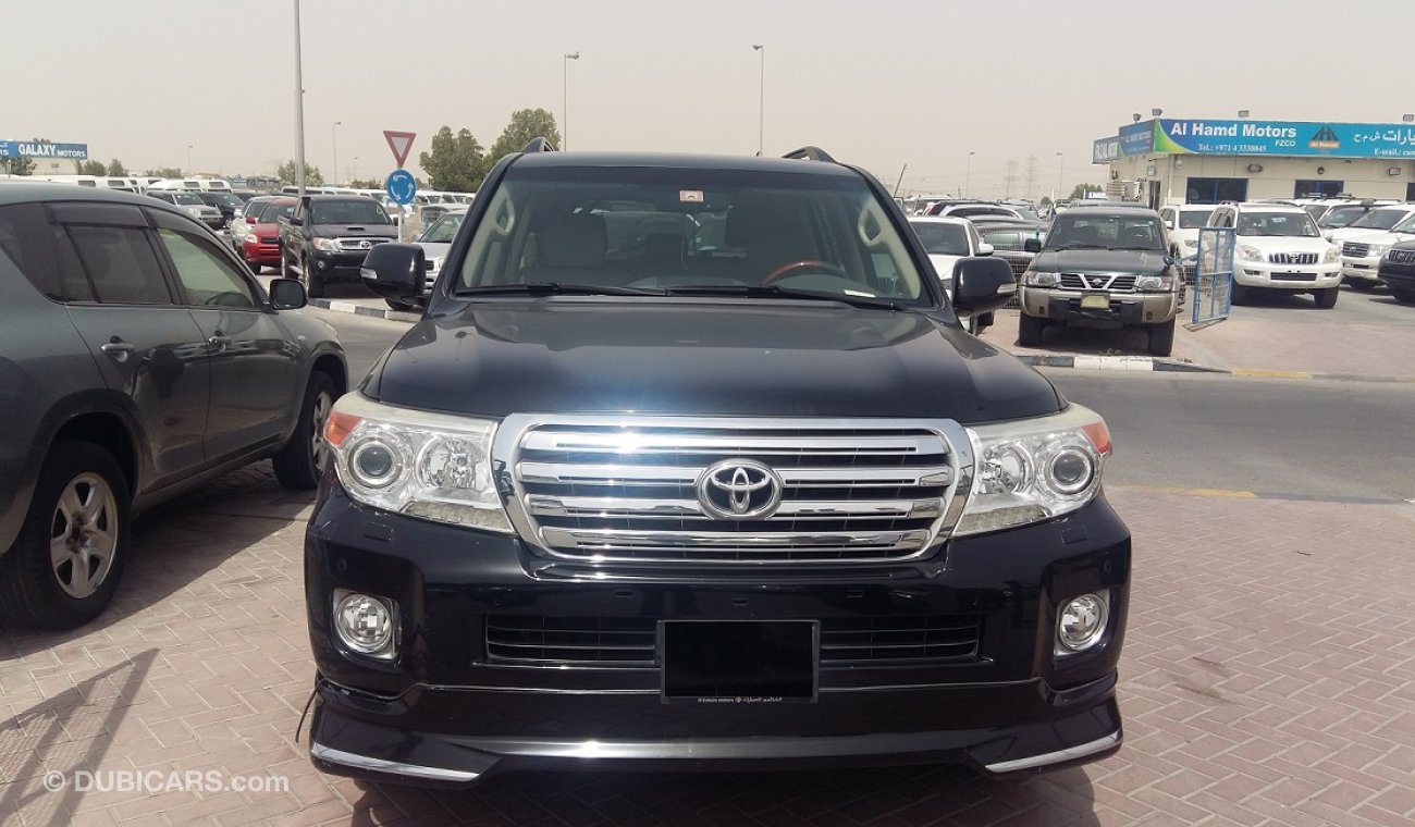 Toyota Land Cruiser GXR V8