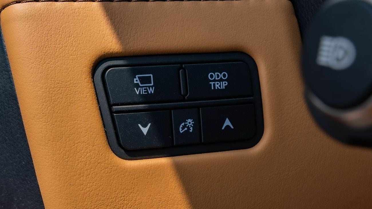 لكزس LX 700h 2025 Lexus LX700h Signature 3.5L AT Hybrid (Black) 5 Seats