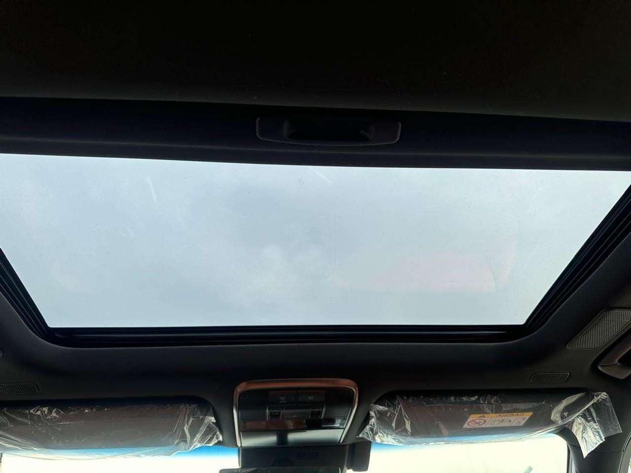 لكزس LX 700h 2025 Lexus LX700h VIP HEV (4-Seater) 3.5L V6 Twin-Turbo Hybrid A/T 4WD Export Only