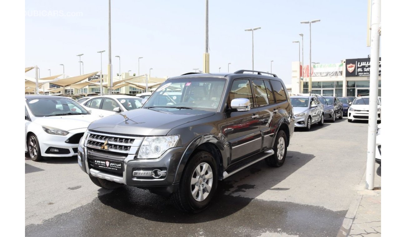 Mitsubishi Pajero GLS Mid ACCIDENTS FREE - GCC - MID OPTION - PERFECT CONDITION INSIDE OUT