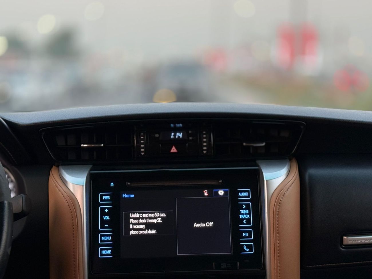 Toyota Fortuner Toyota fortuner 2019 white with orange interior LHD gcc specs 7 seaters