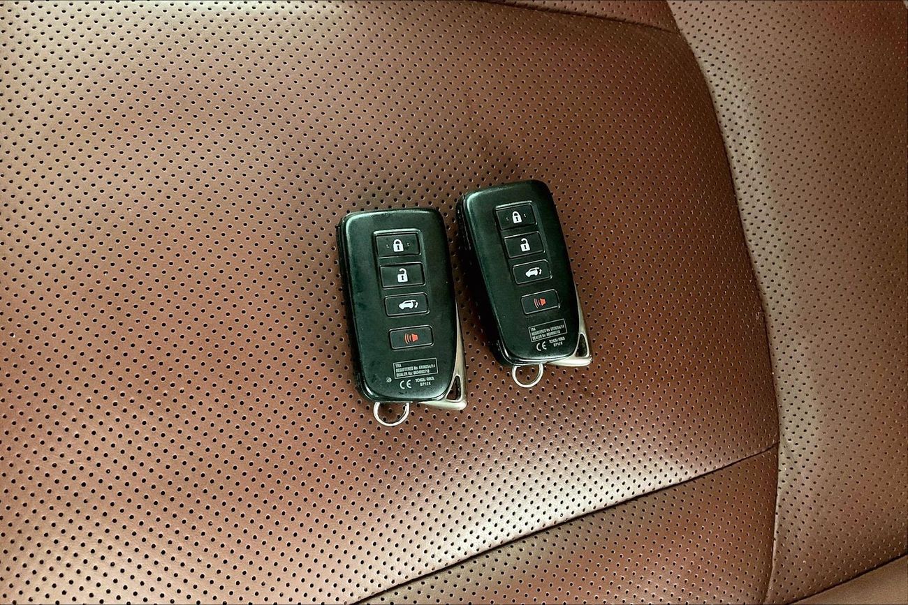 لكزس LX 570 Platinum | شامل الضمان | 0 ﺪﻔﻋﺓ ﺃﻮﻟﻯ