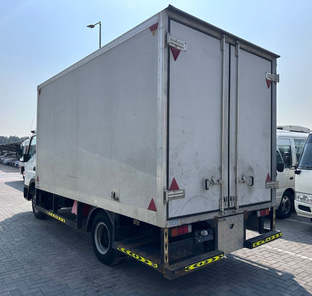 ميتسوبيشي كانتر فان