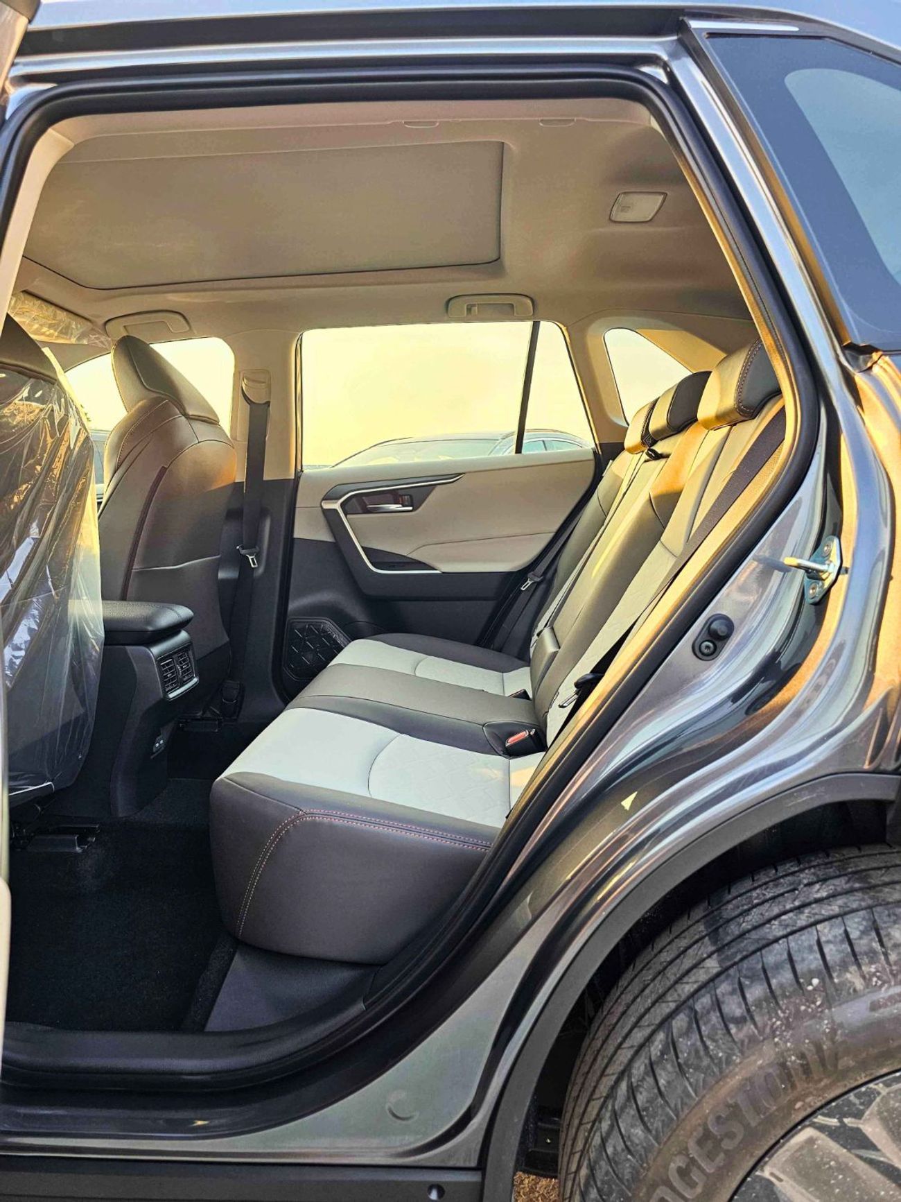 Toyota RAV4 ADVENTURE / 2.5L PETROL 4WD / PANORAMIC ROOF / LEATHER WITH DRIVER POWER SEAT (CODE #  RADVP)