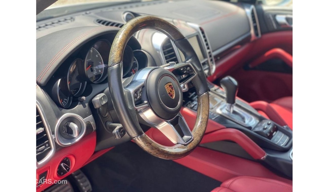 Porsche Cayenne Porsche Cayenne S  Panoramic  GCC 2016 Under Warranty