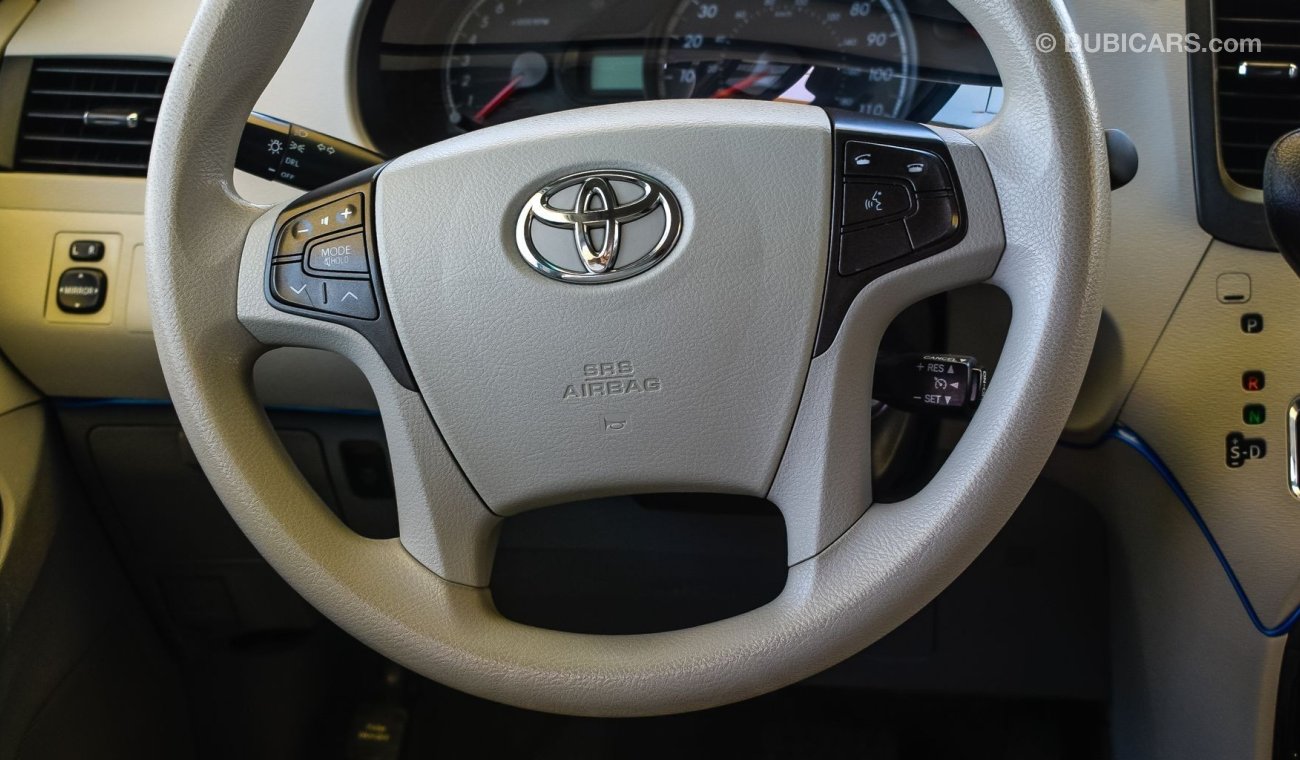 Toyota Sienna LE