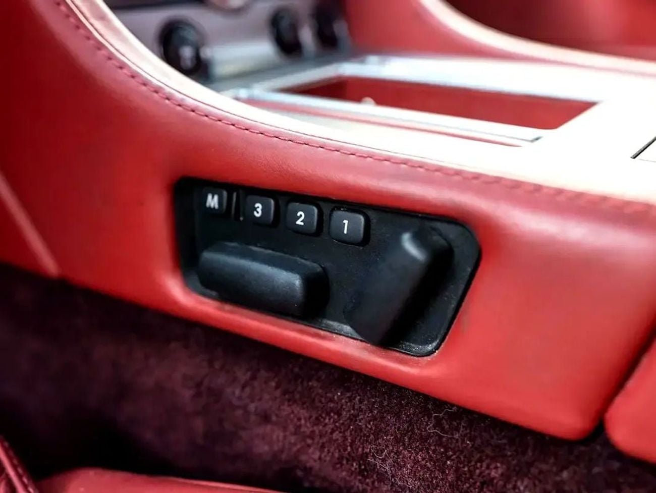 Aston Martin DB9 STD Aston Martin DB9 2010