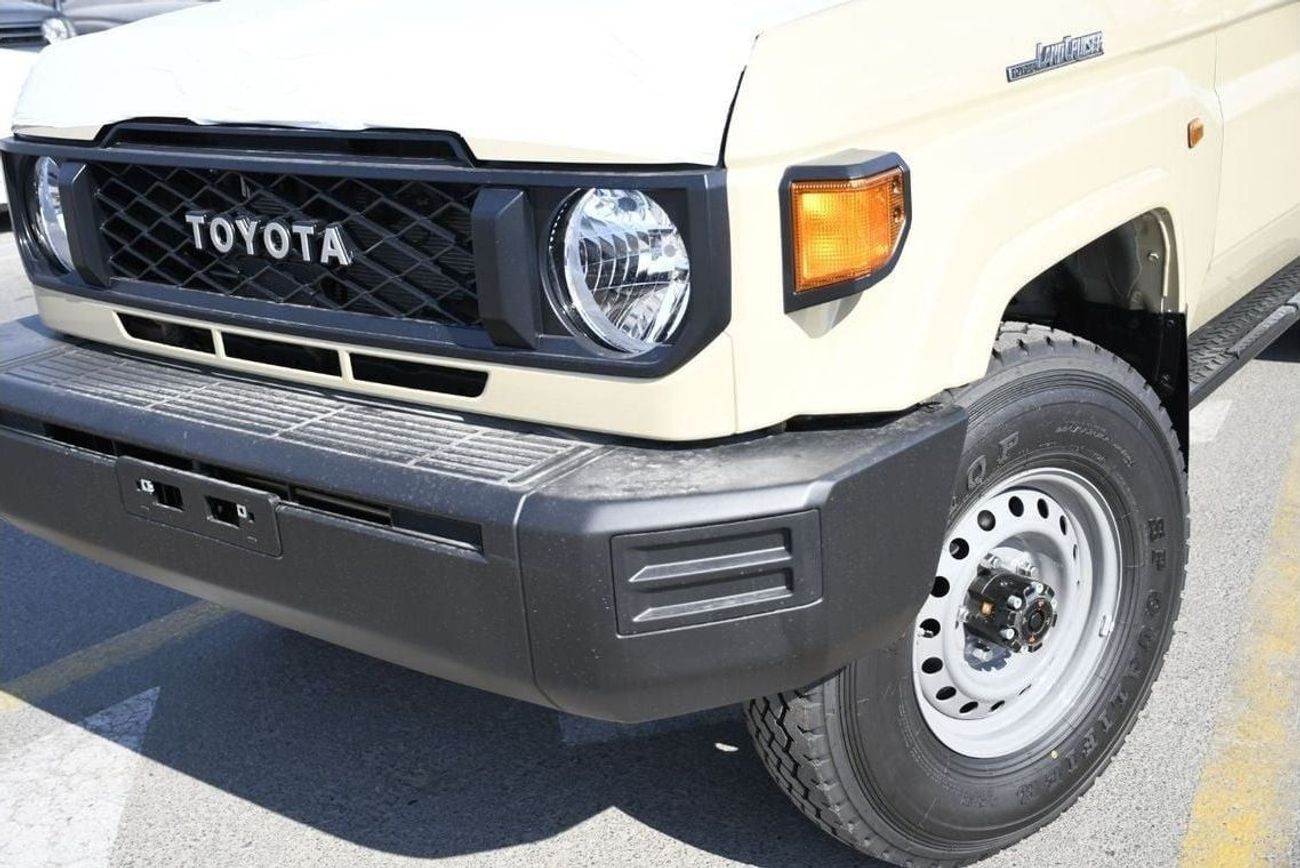 Toyota Land Cruiser 70 4.0L V6 78 Serice MT ( Ready Car )