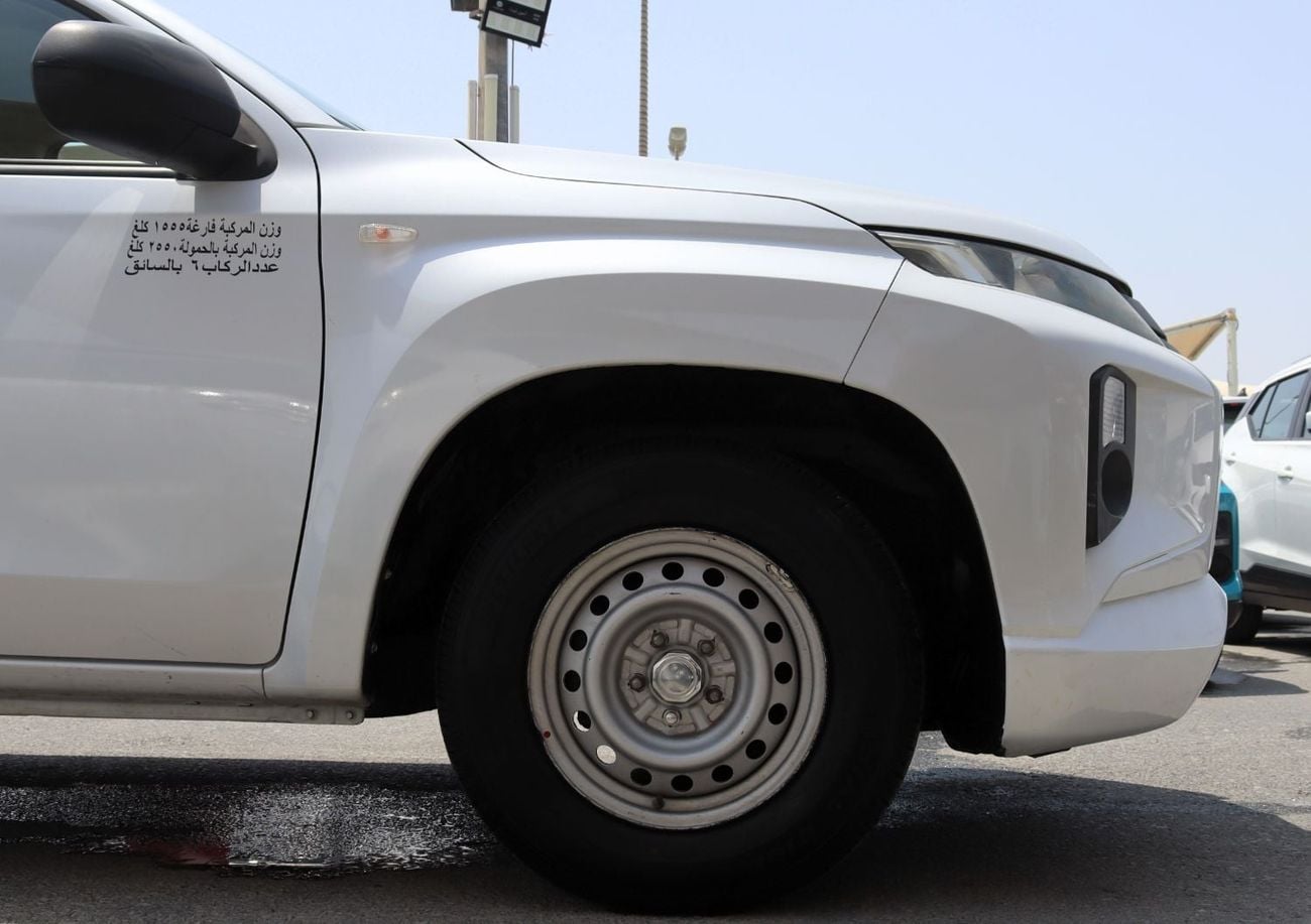ميتسوبيشي L200 GL خالية من الحوادث - خليجية - دفع ثنائي - حالة ممتازة من الداخل والخارج