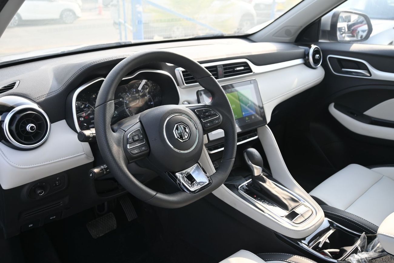 MG ZS MG ZS Luxury 1.5L Petrol Model 2025, Color Silver