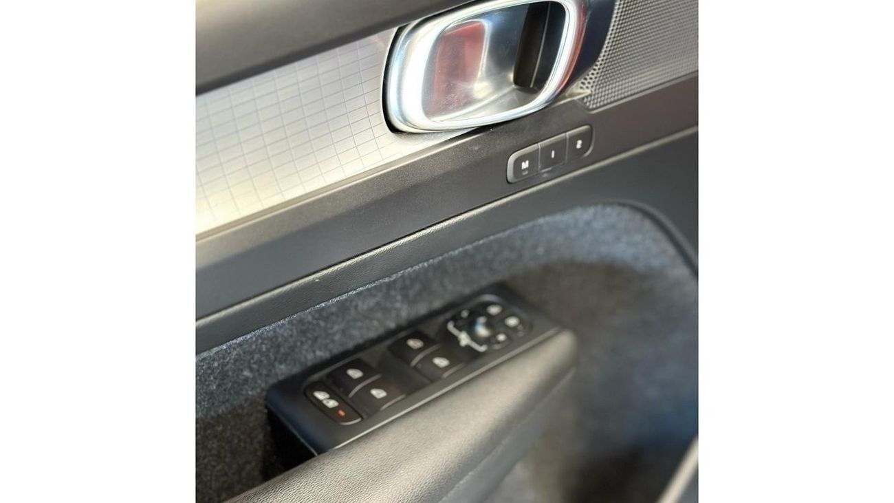 Volvo XC40 AED 1,287pm • 0% Downpayment • Momentum • 2 Years Warranty