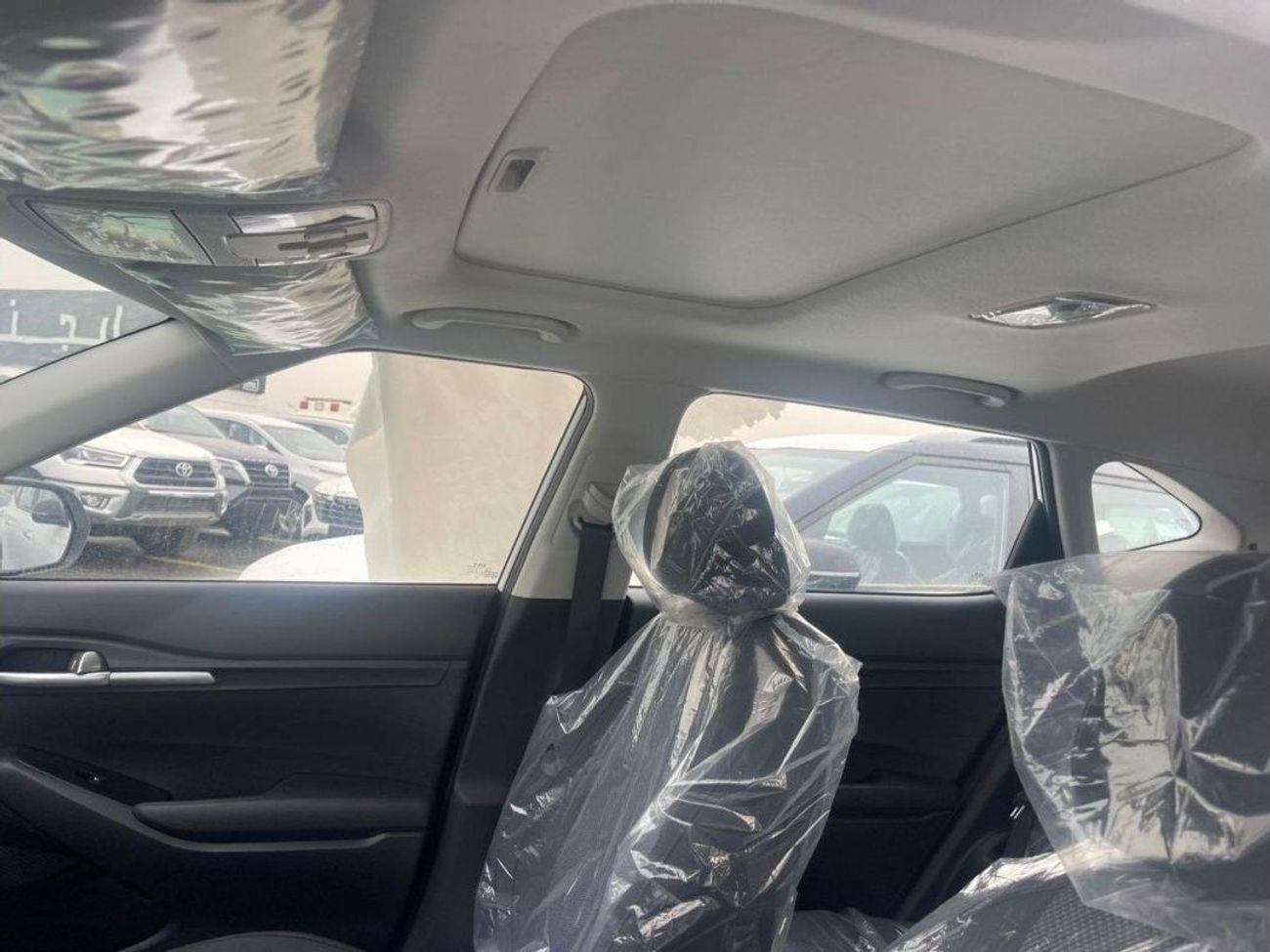 Kia Seltos 1.6 engine   with sun  roof push start 2024