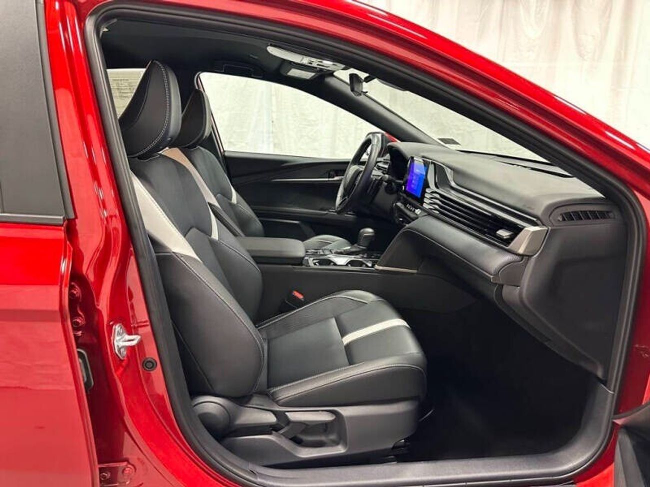 تويوتا كامري XLE 2.5L Hybrid