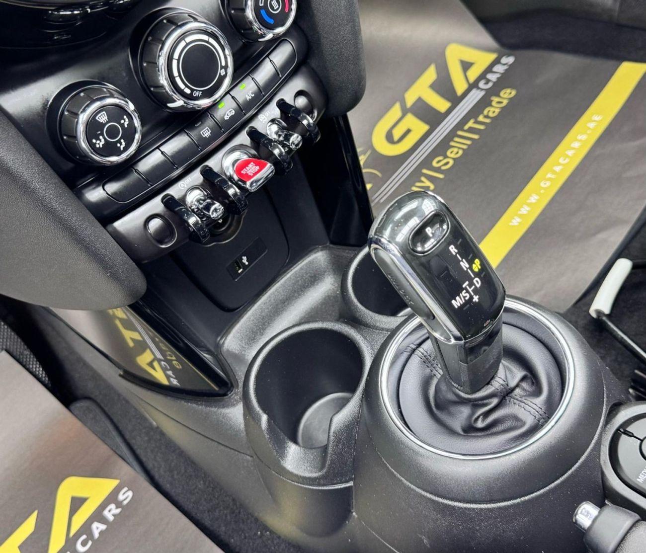 Mini Cooper Std 1.5L (4 Seater) 2020 Mini Cooper, Warranty, 2025 Mini Service Pack, Low Kms, GCC