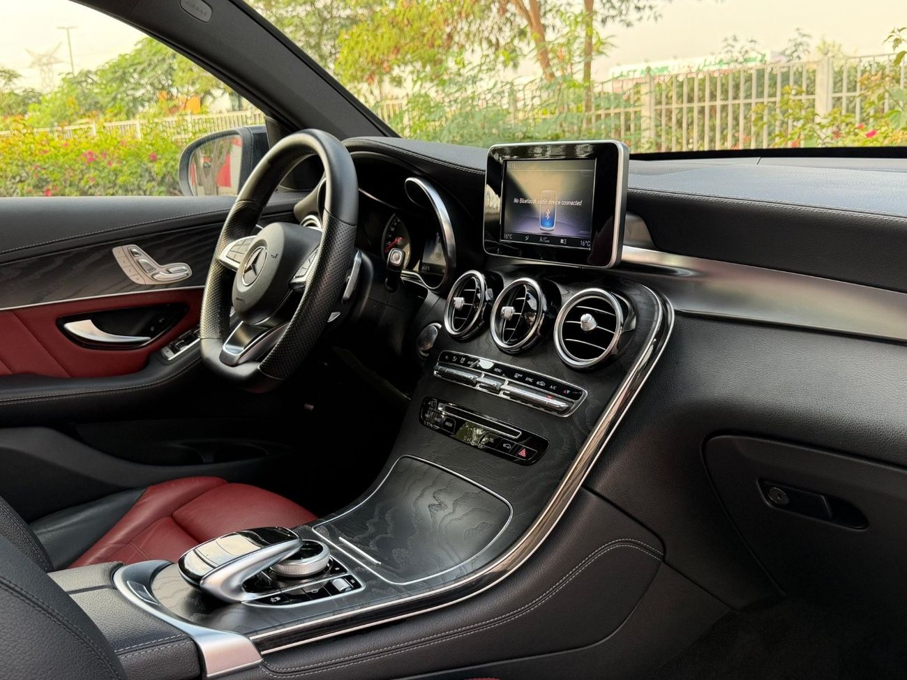 مرسيدس بنز GLC 250 4MATIC 2.0L