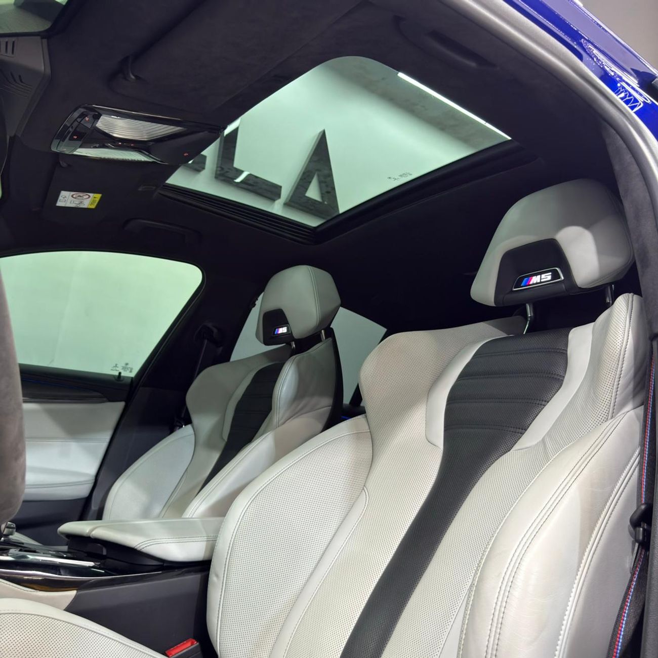 BMW M5 AED 4,112 / Monthly l 0% Downpayment l M5 V8 l Excellent Condition