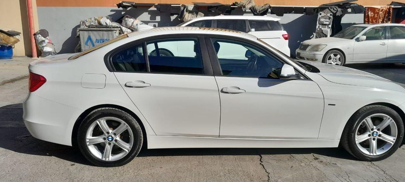 BMW 328i 2.0L