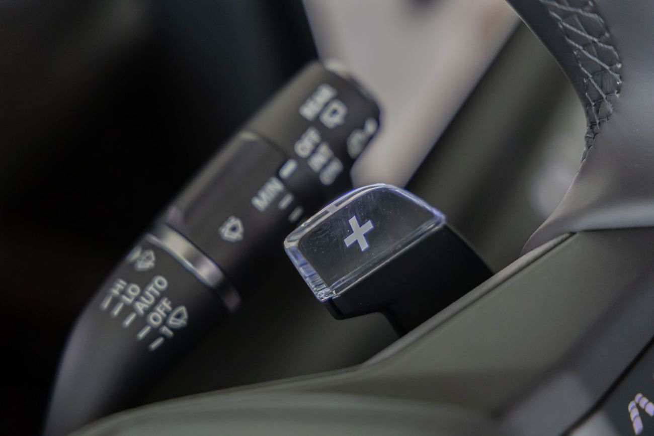 Land Rover Defender 110 P635 OCTA V8 Land Rover Defender 110 OCTA V8 | EVO Carbon Interior and Exterior | 2025