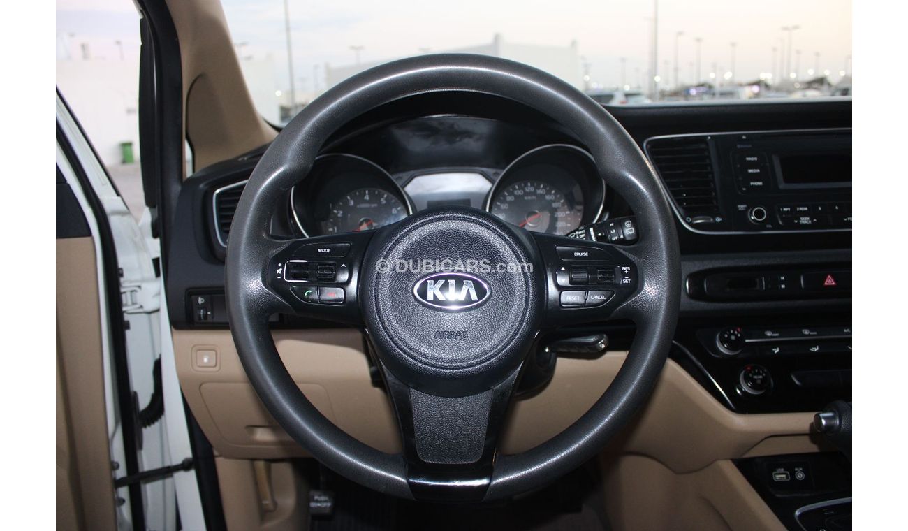 كيا كارنيفال كيا كرنيفال 2016 خليجي بحالة ممتازة بدون حوادث نظيفه جدا من الداخل والخارج
