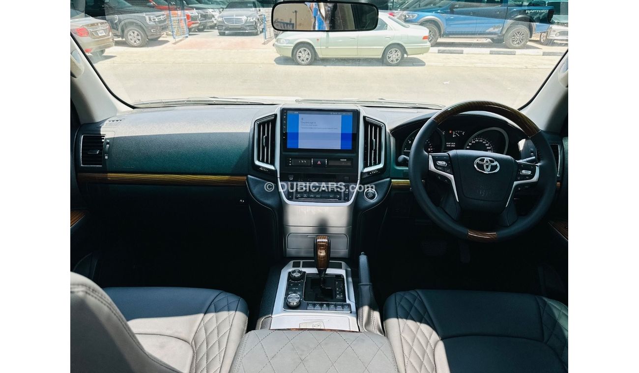 تويوتا لاند كروزر VXR